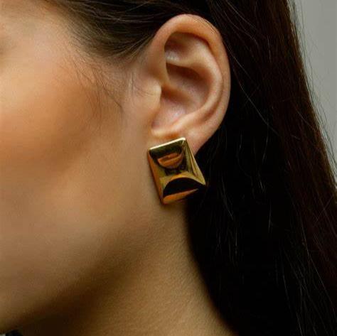 The Bia Curved Earrings - Image 6