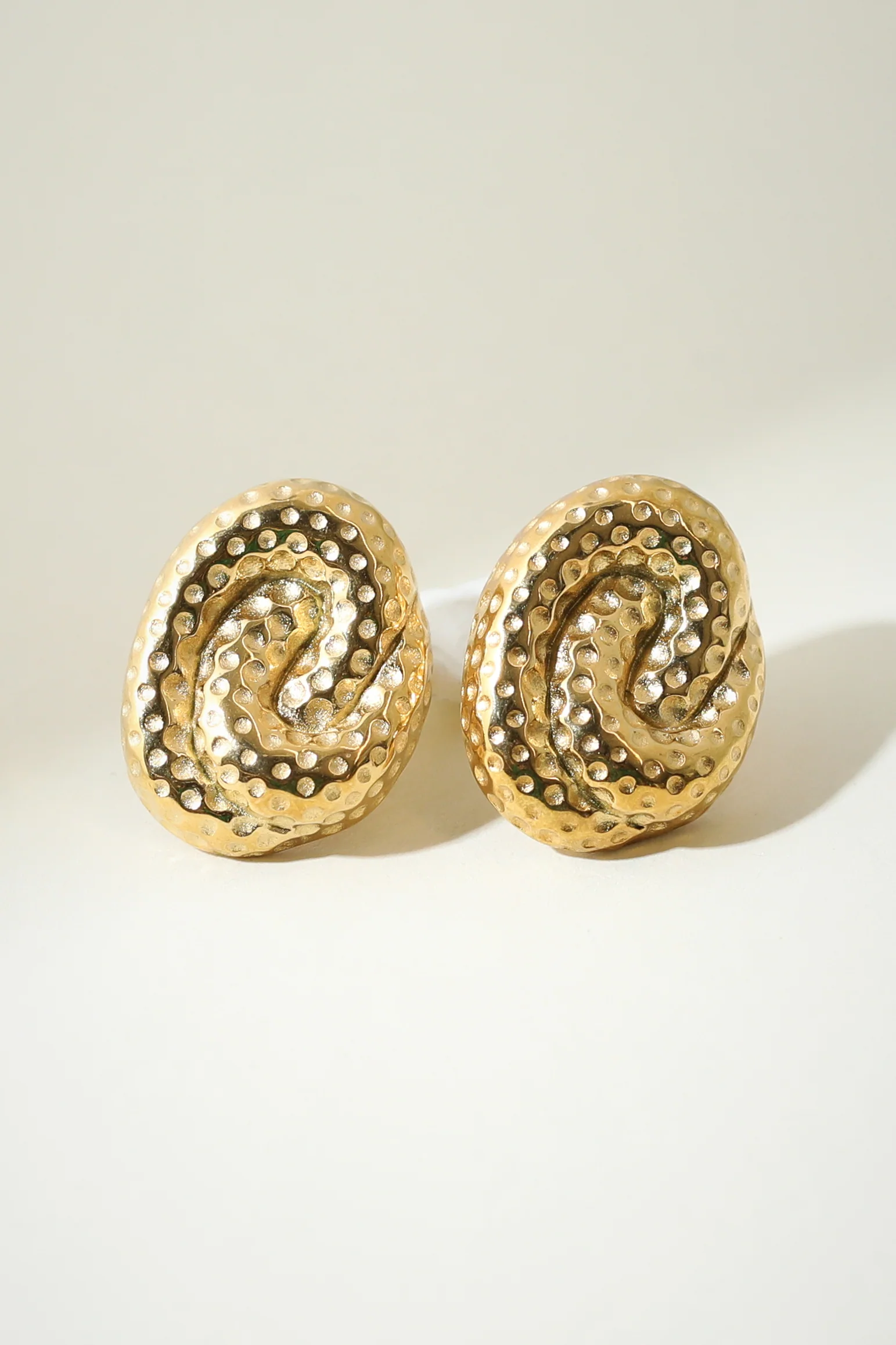 The Bold Texture Seashell Earrings - Image 5