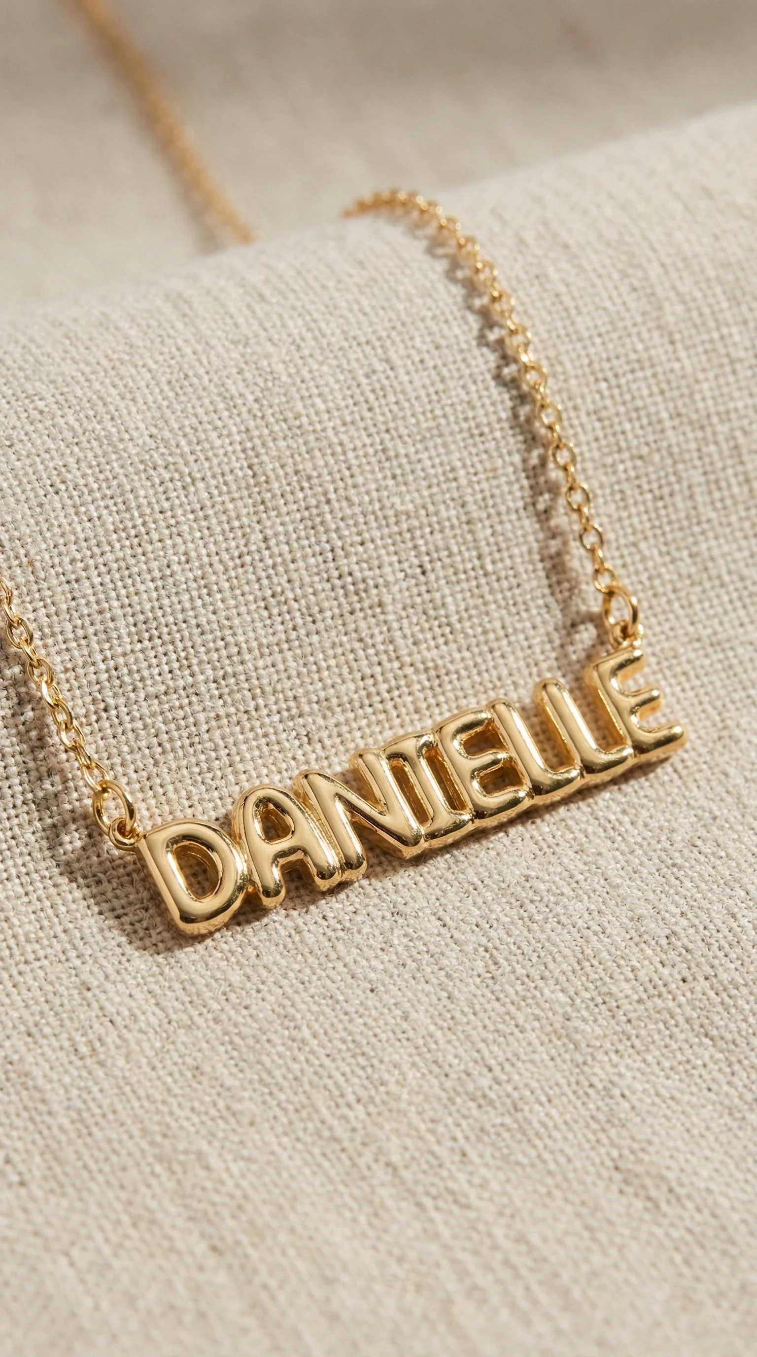 THE BUBBLE NAMEPLATE NECKLACE - Image 7