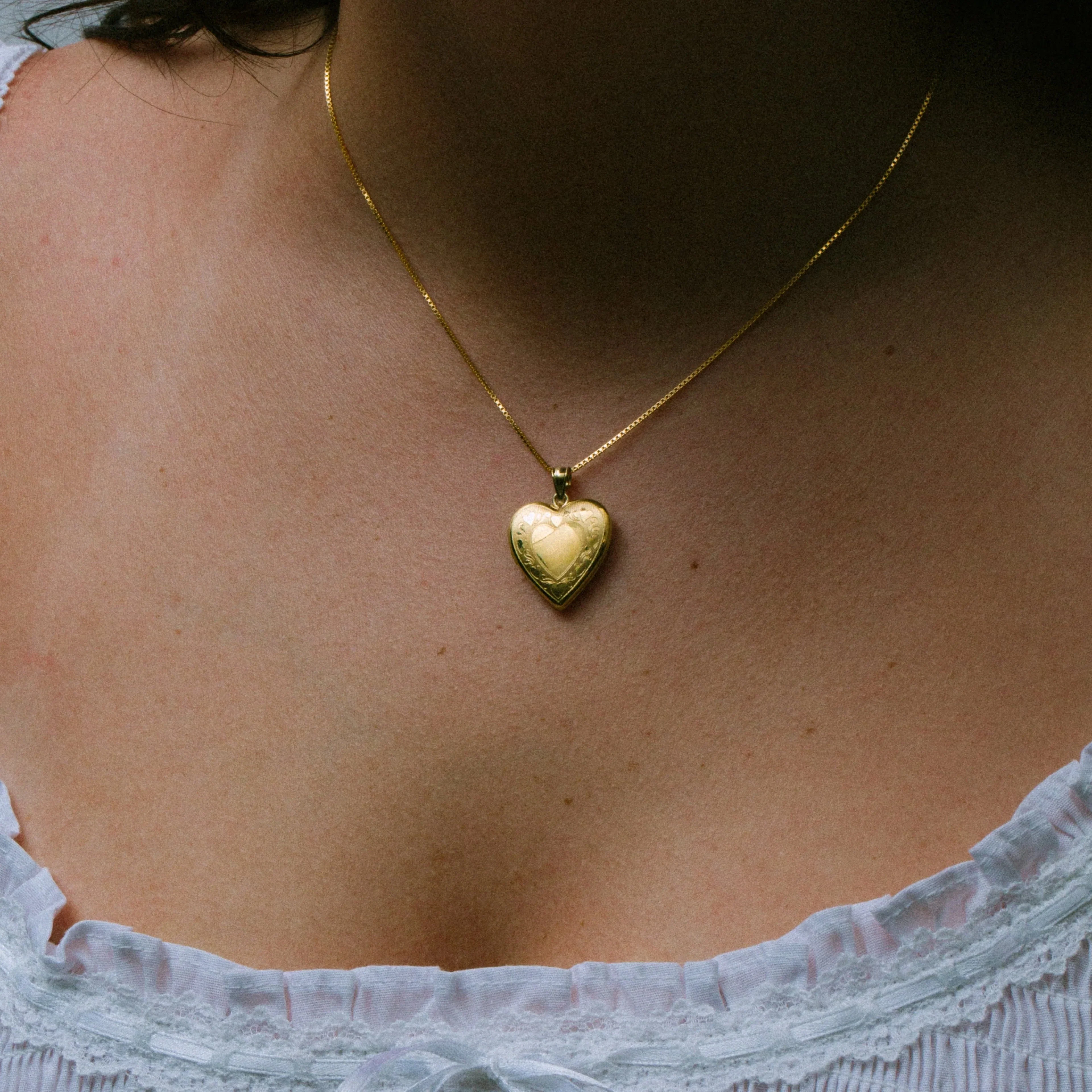 The Heart Texture Photo Locket - Image 3