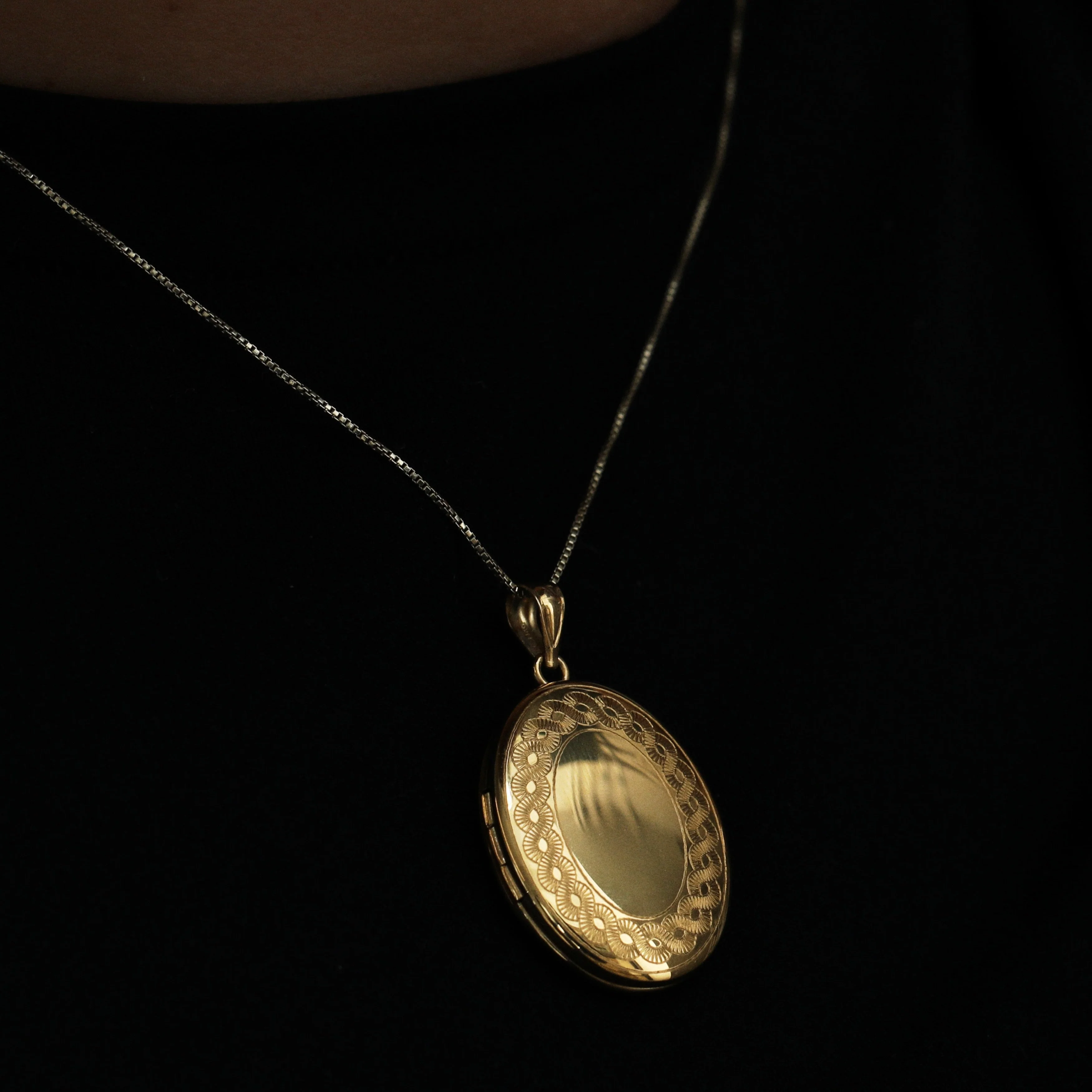 The Large Oval Photo Locket - Image 5
