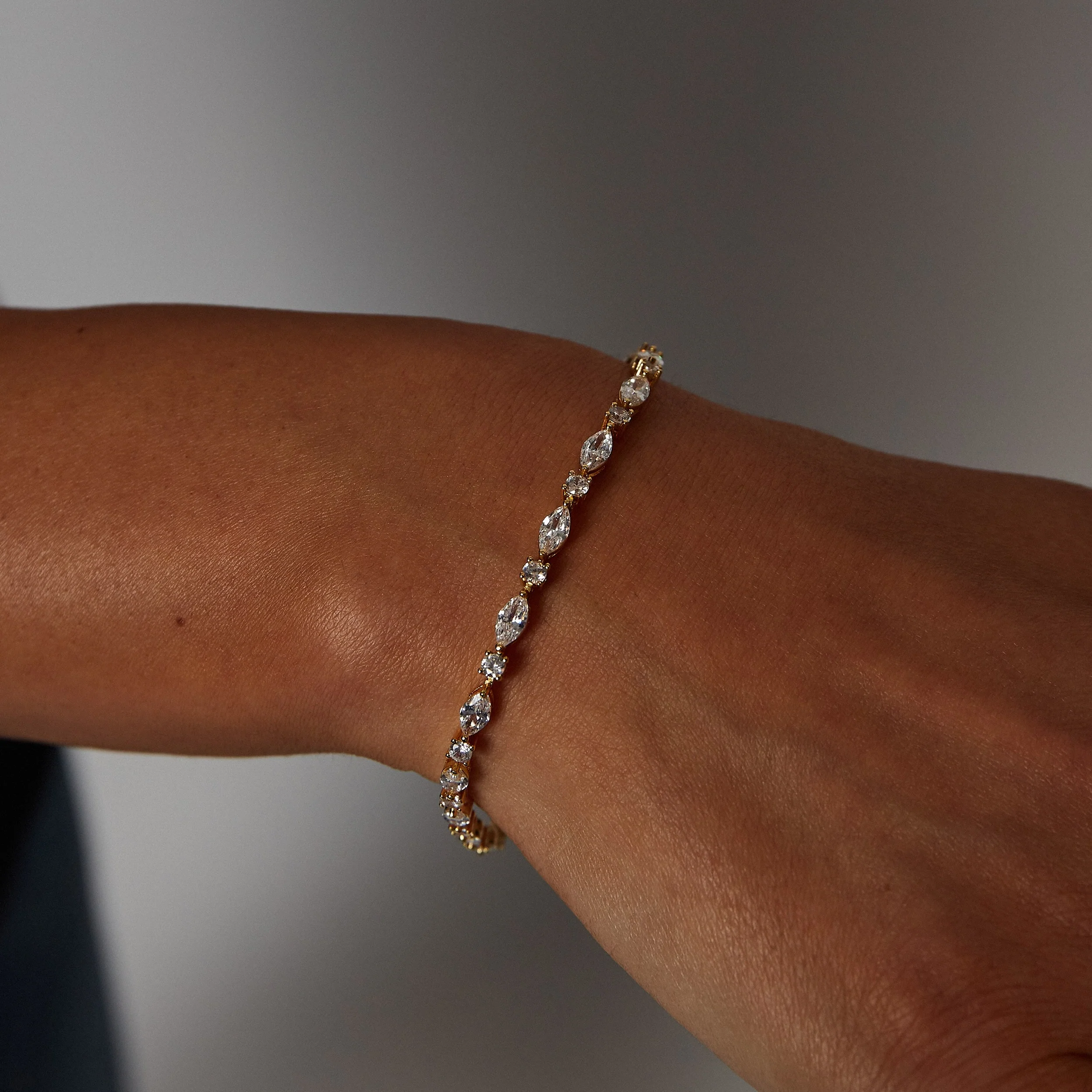 THE MARQUIS ROUND STONE TENNIS BRACELET - Image 3