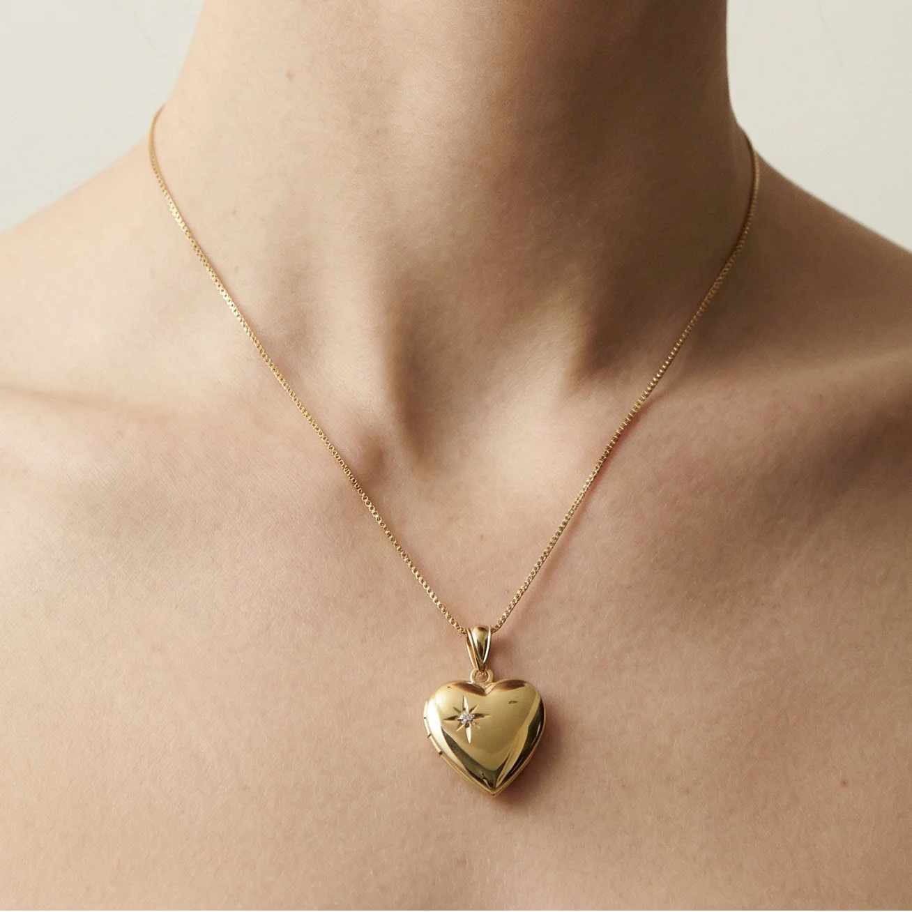 The Single Stone Photo Locket - Image 2