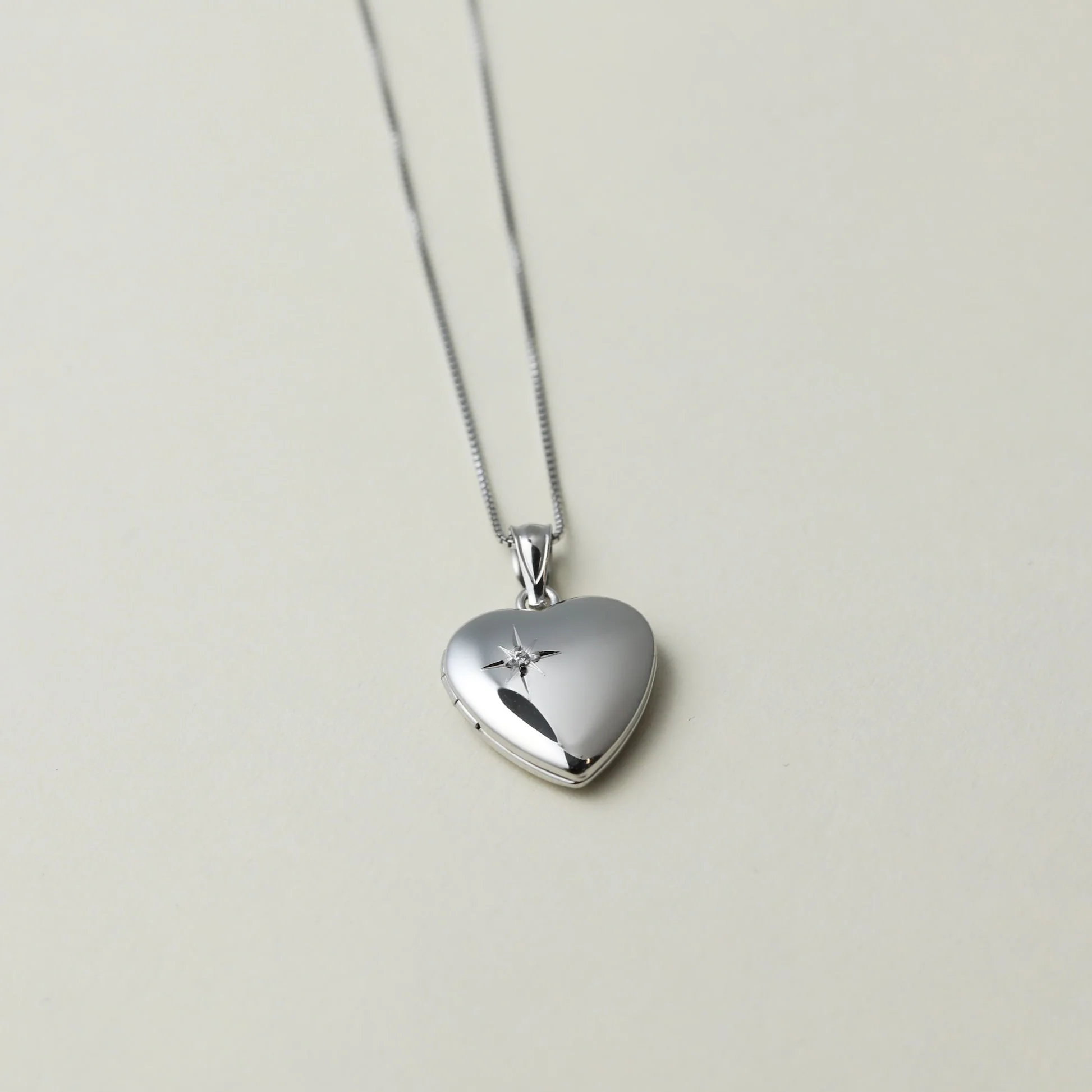 The Single Stone Photo Locket - Image 8