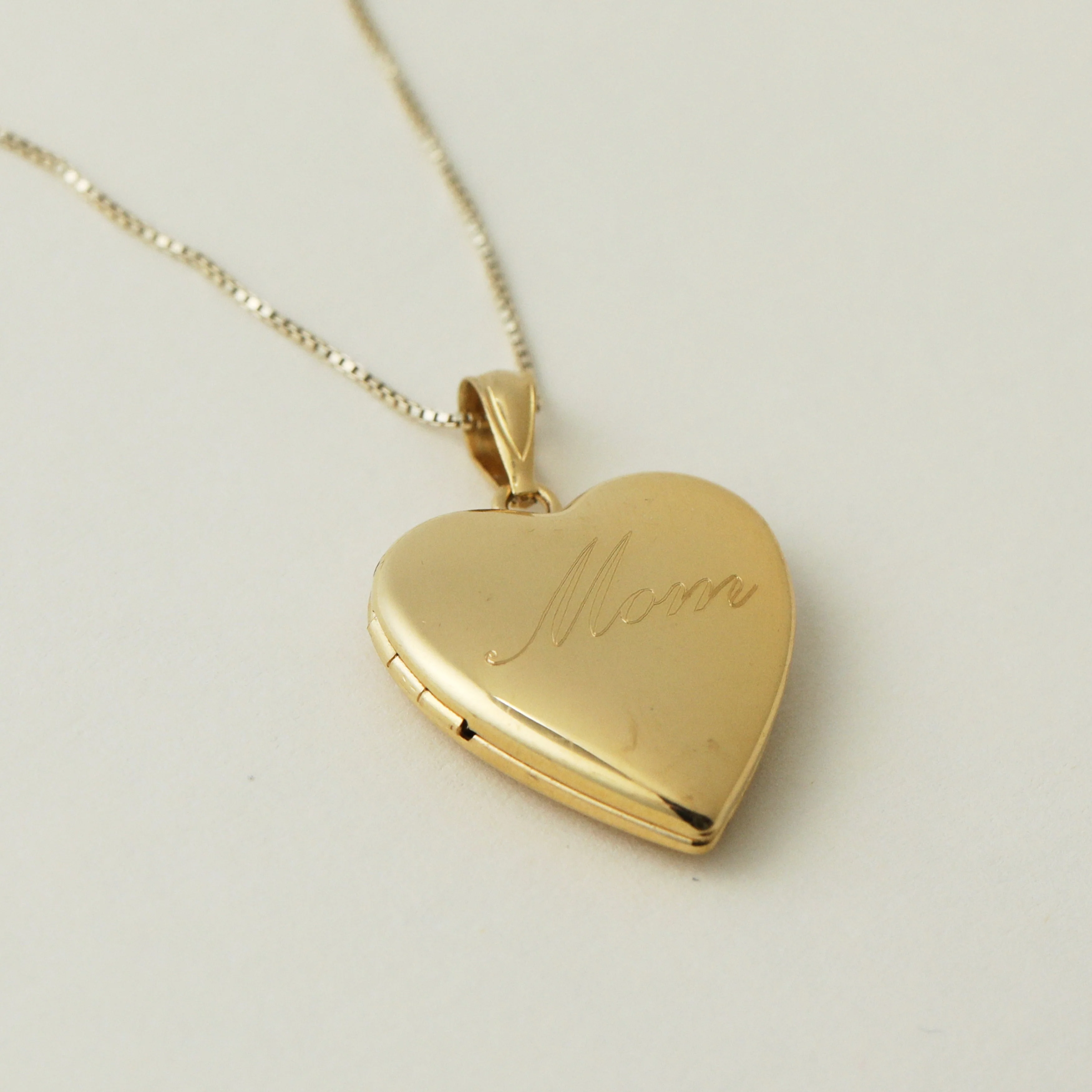 The Mom Engraved Photo Locket - Image 10