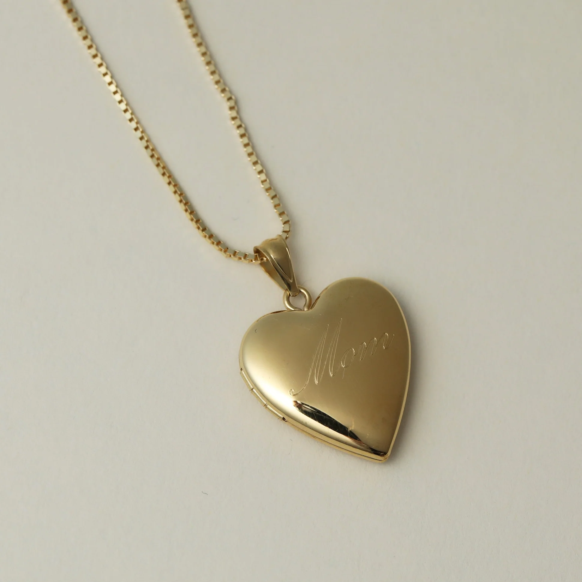 The Mom Engraved Photo Locket - Image 11