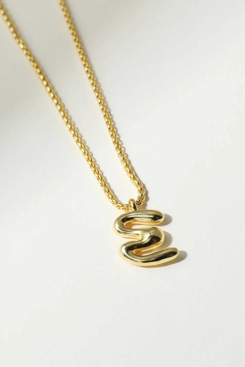 THE MULBERRY LETTER PENDANT NECKLACE - Image 9