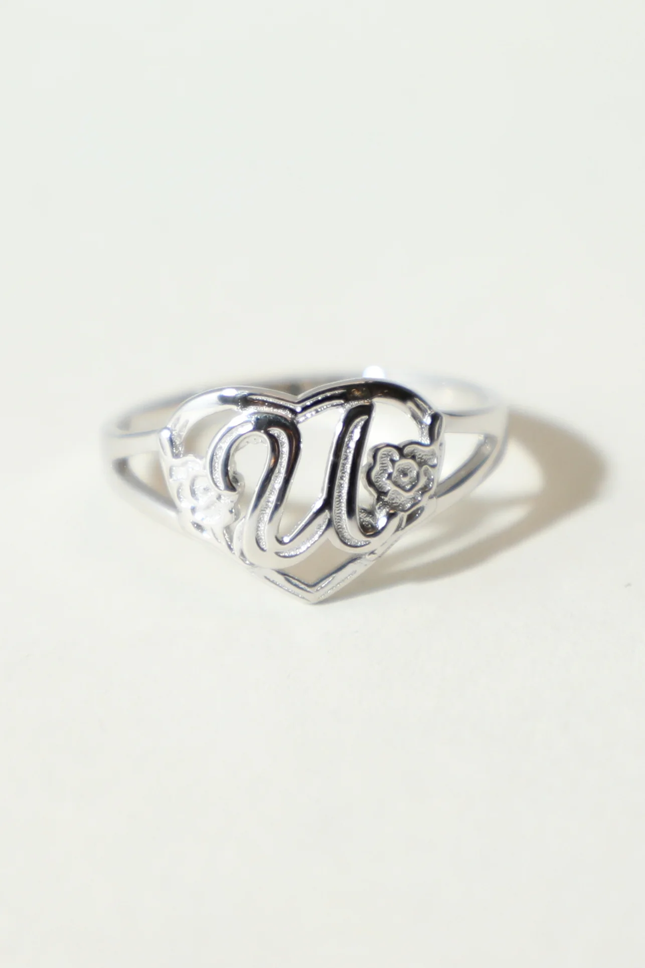 THE SILVER CUTOUT FLOWER HEART LETTER RING - Image 25