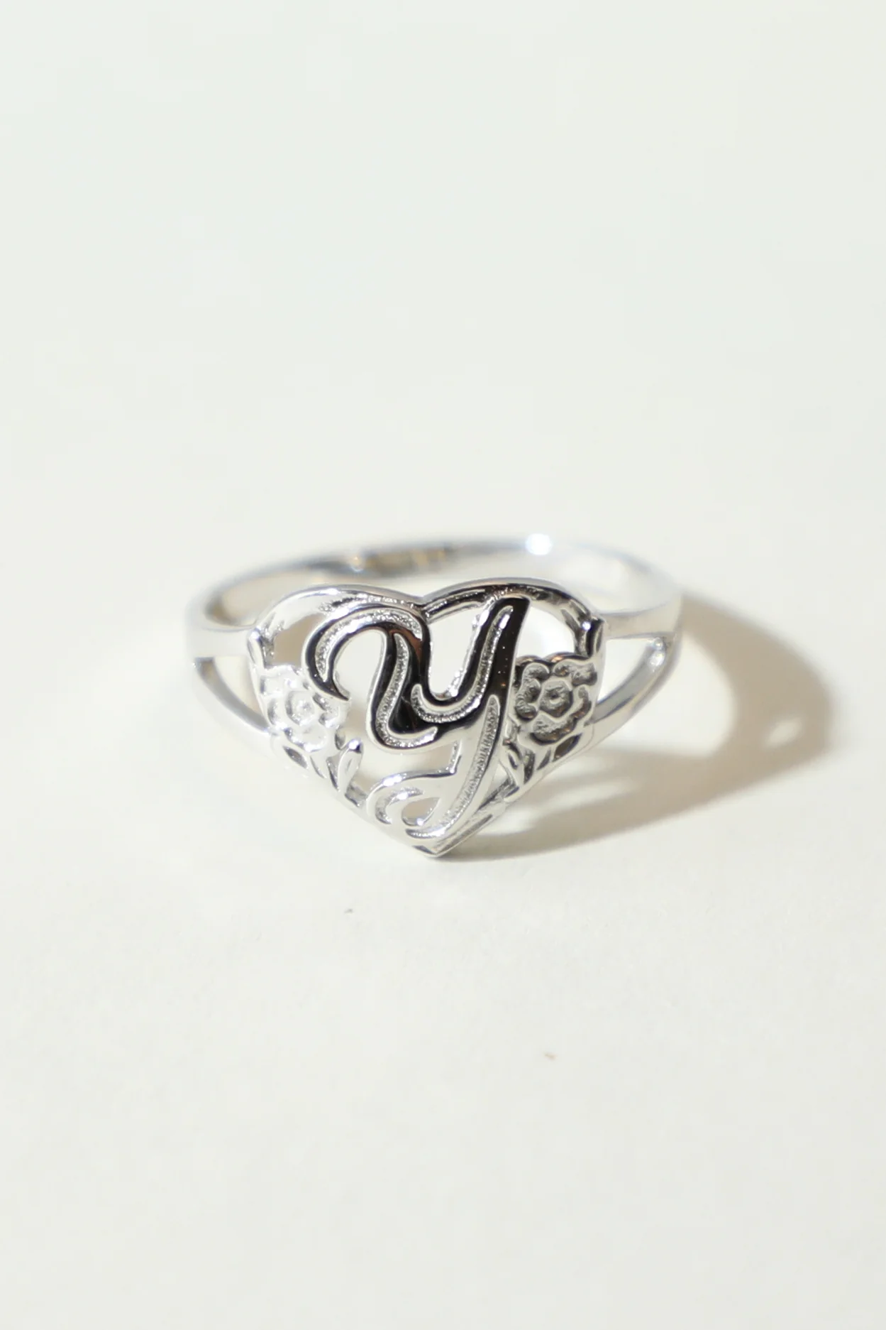 THE SILVER CUTOUT FLOWER HEART LETTER RING - Image 29