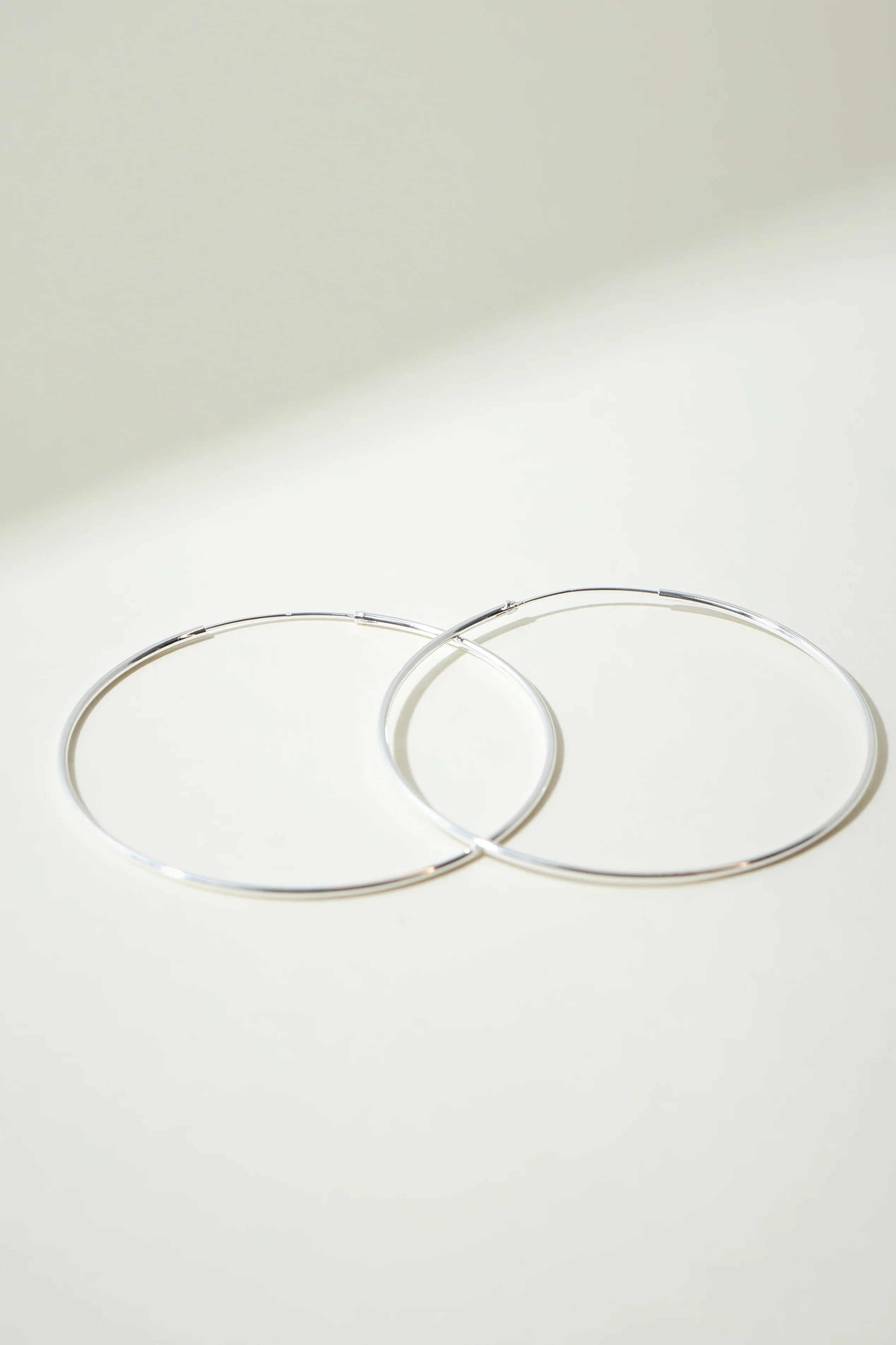 The Thin Large Hoops - Image 4